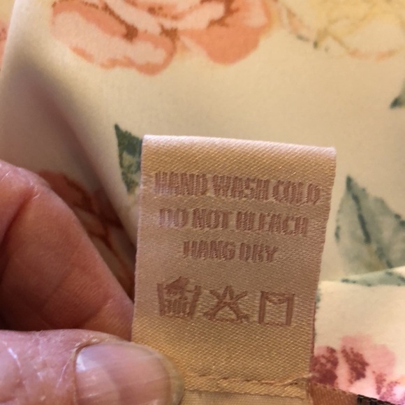 Soho Apparel Silky Floral on Cream Ground Kimono Robe with Self Belt Size 1XL - Picture 10 of 10